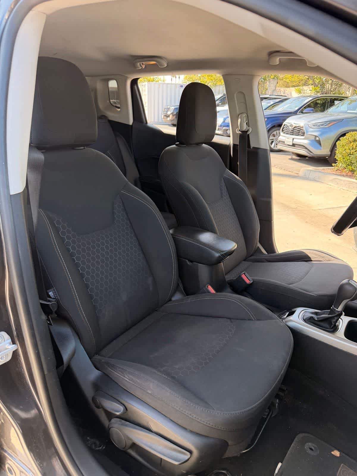 Used 2019 Jeep Compass Sport FWD image 12