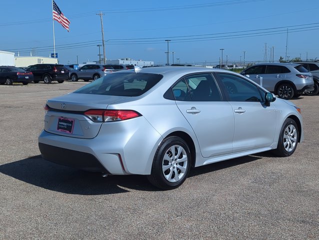Used 2026 Toyota Corolla LE FWD image 6