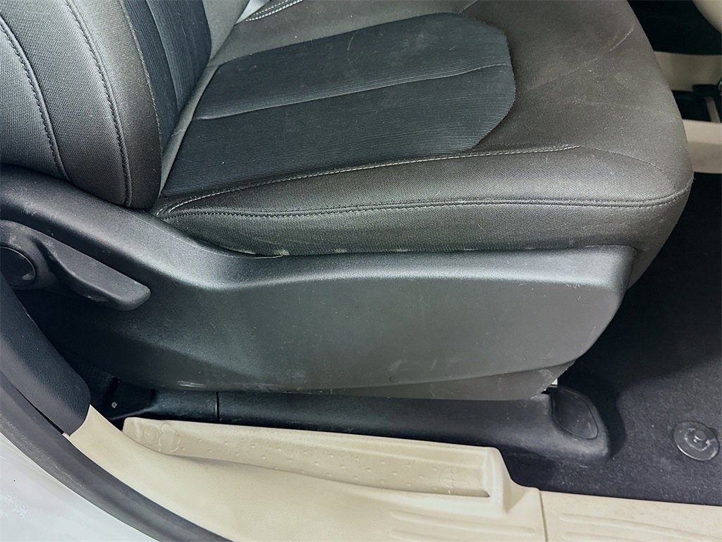 Used 2023 Chrysler Voyager LX image 24