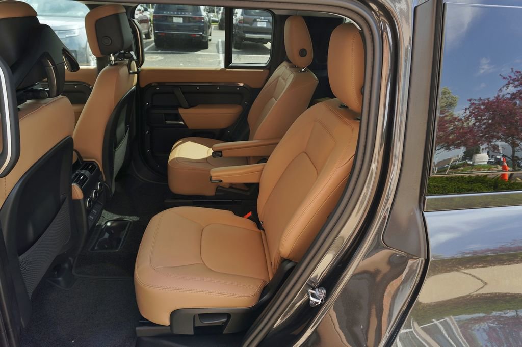 New 2026 Land Rover Defender 130 X-Dynamic SE image 33