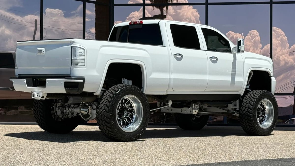 Used 2017 GMC Sierra 3500 Denali w/ Duramax Plus Package AWD/4WD image 12