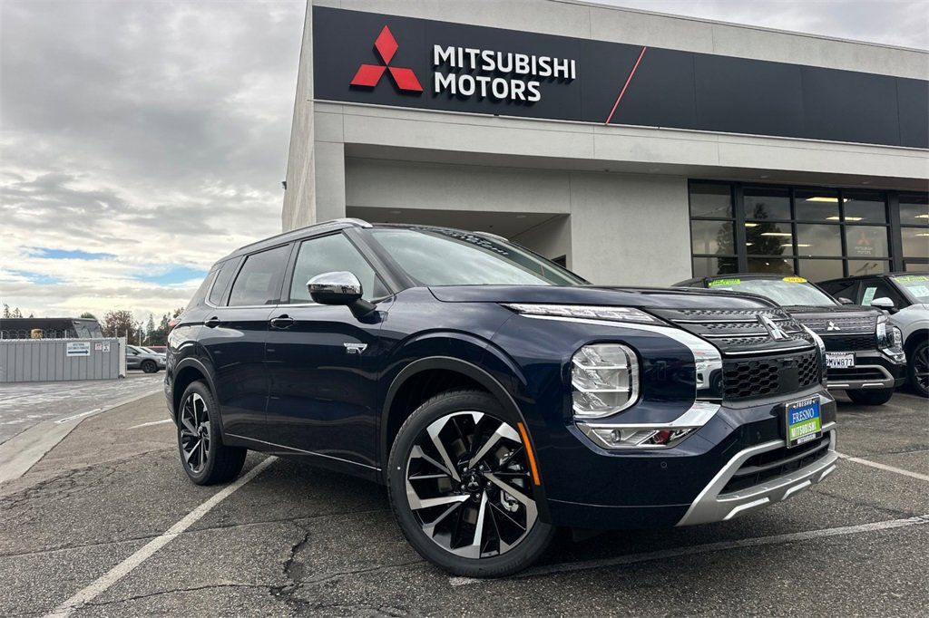 New 2025 Mitsubishi Outlander SEL image 2