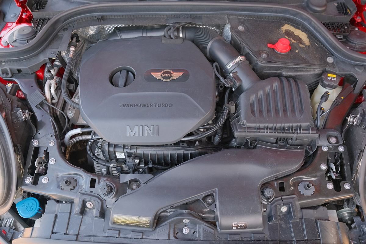 Used 2016 MINI Cooper 2-Door Hardtop FWD image 8