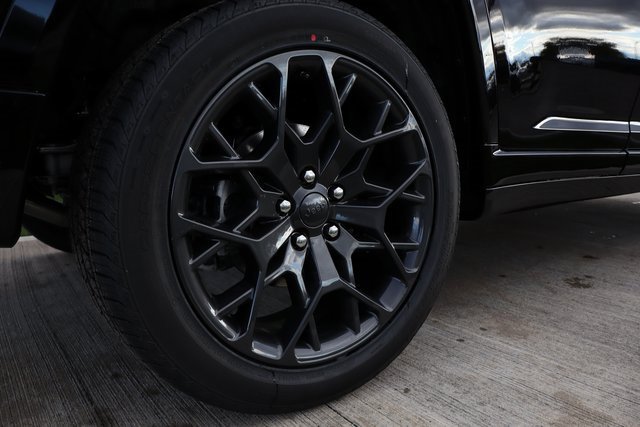 New 2025 Jeep Grand Cherokee Summit w/ Obsidian Package image 36