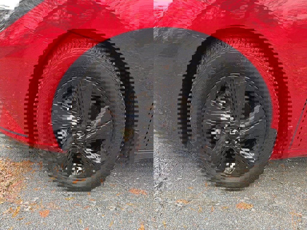 Certified 2022 Hyundai Elantra SEL image 5