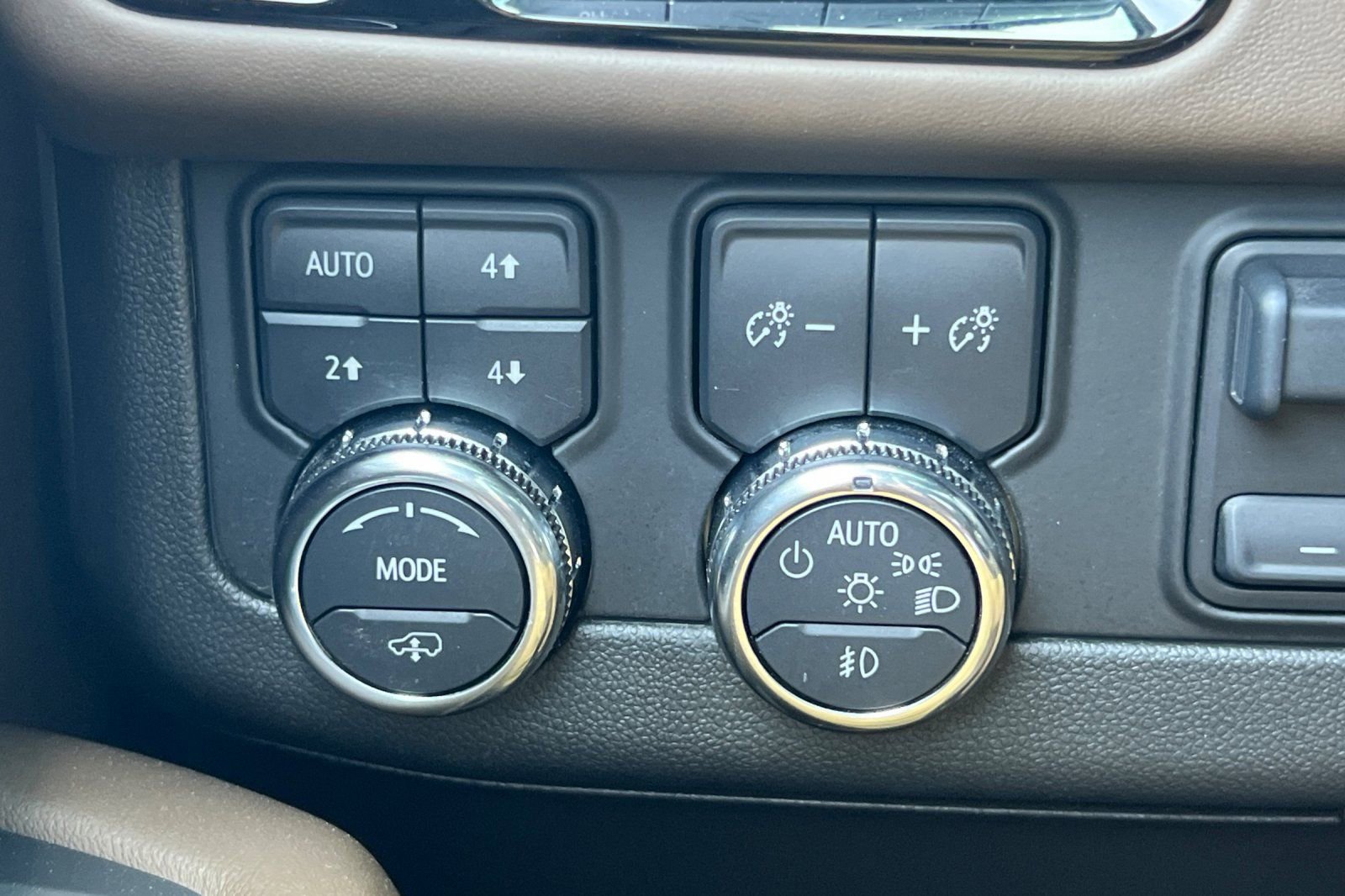 Used 2025 GMC Yukon Denali Ultimate AWD/4WD image 40