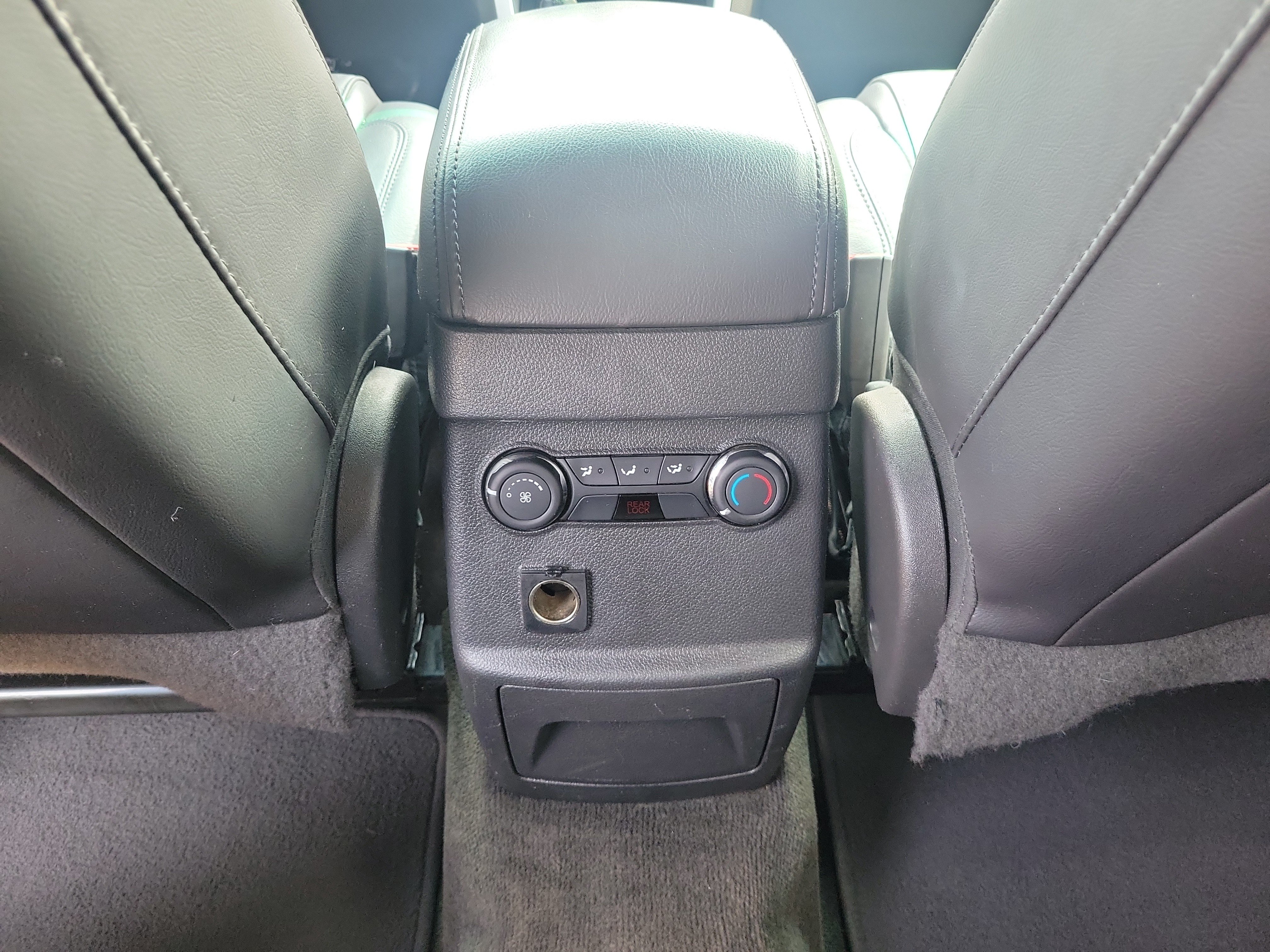 Used 2014 Ford Explorer XLT w/ Equipment Group 202A FWD image 10