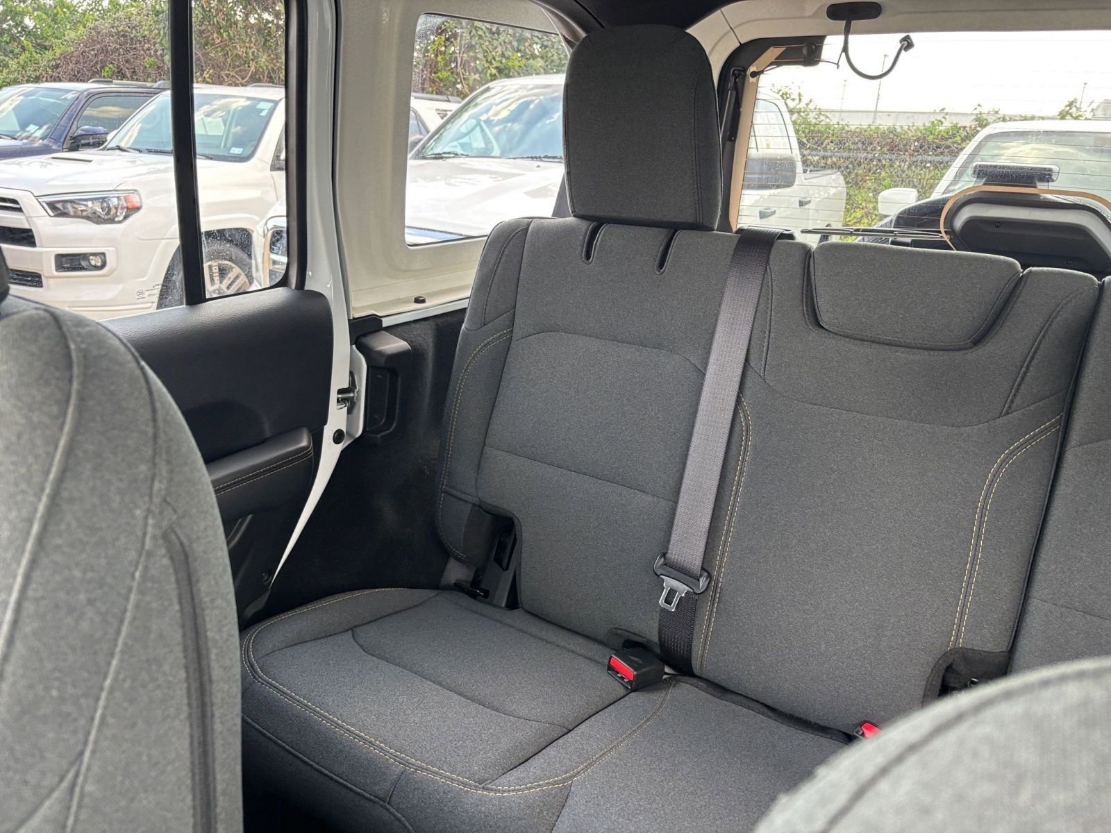 Used 2025 Jeep Wrangler Sahara image 38