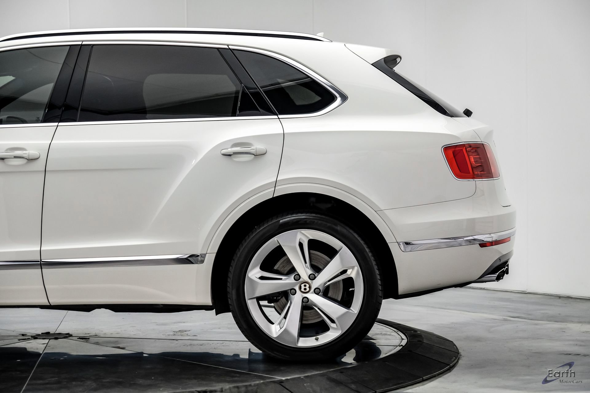 Used 2019 Bentley Bentayga image 9