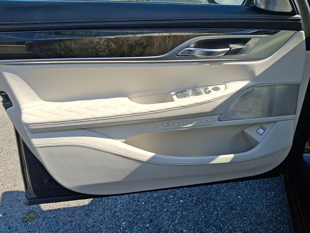 Used 2020 BMW 750i xDrive w/ Autobahn Package AWD/4WD image 12