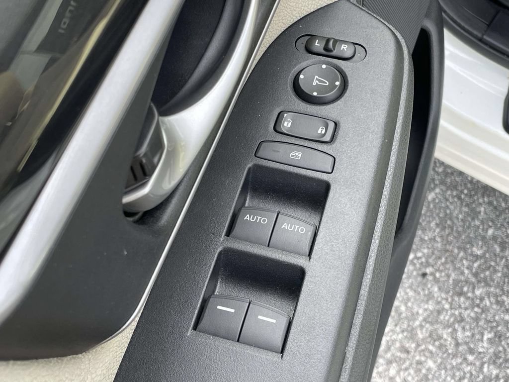 Used 2017 Honda CR-V EX image 6
