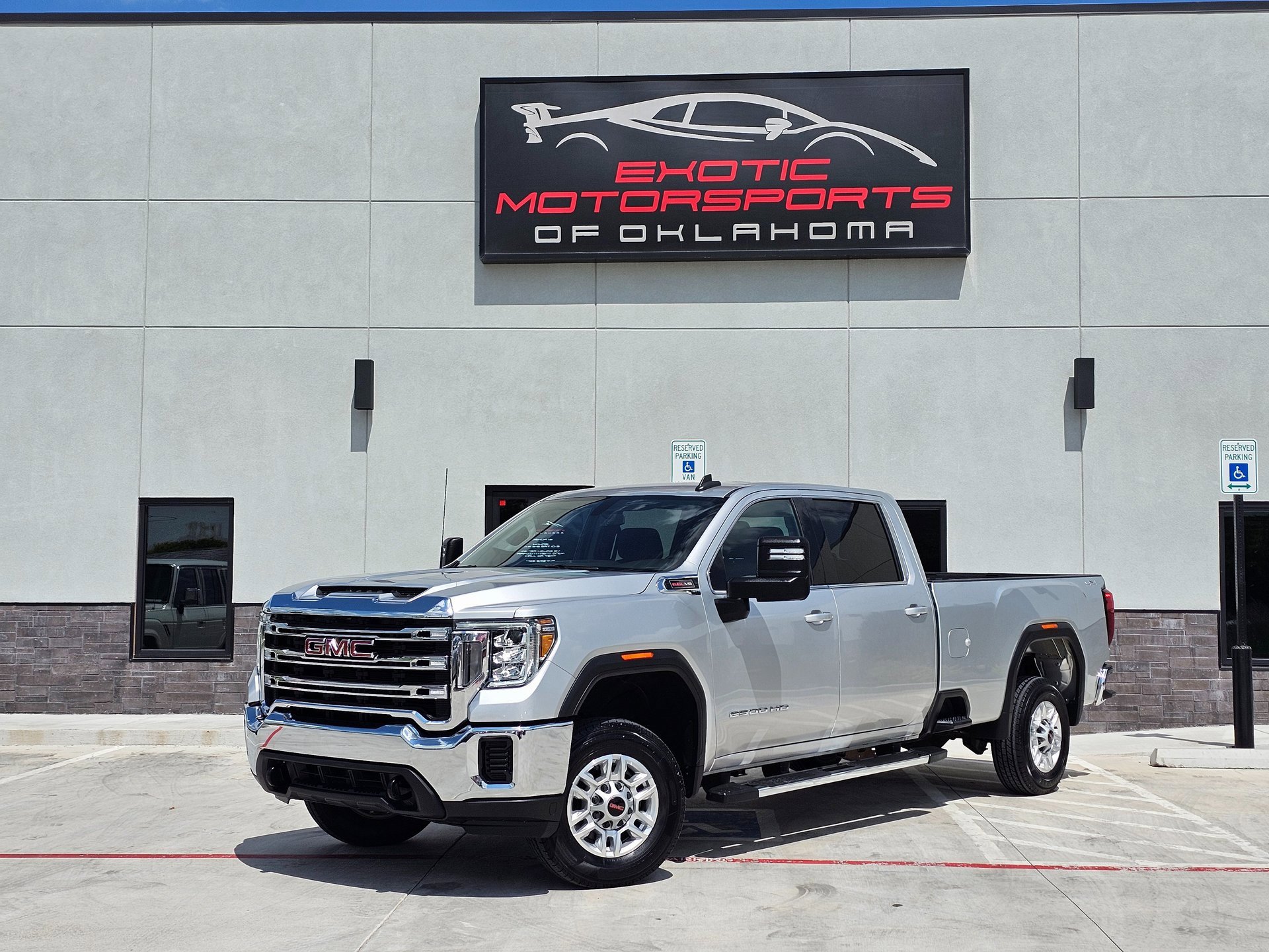 Used 2023 GMC Sierra 2500 SLE image 1