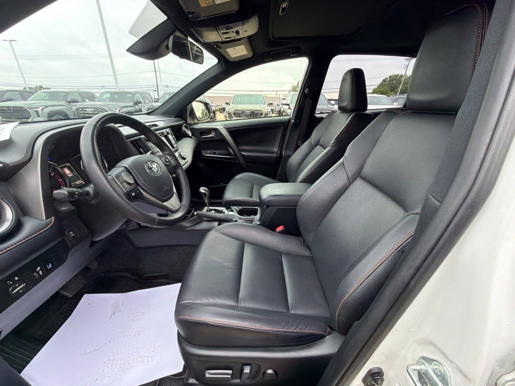 Used 2018 Toyota RAV4 SE w/ All Weather Liner Package AWD/4WD image 9