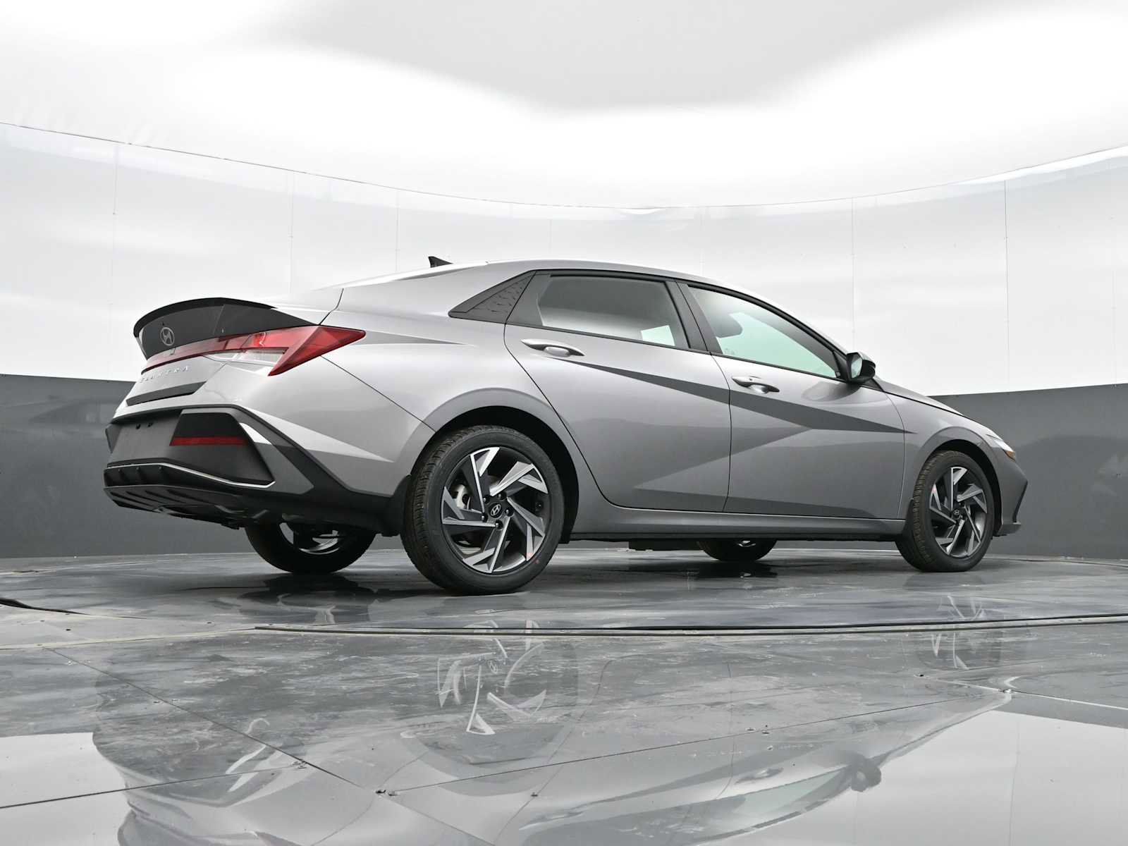 Certified 2025 Hyundai Elantra Sport image 51