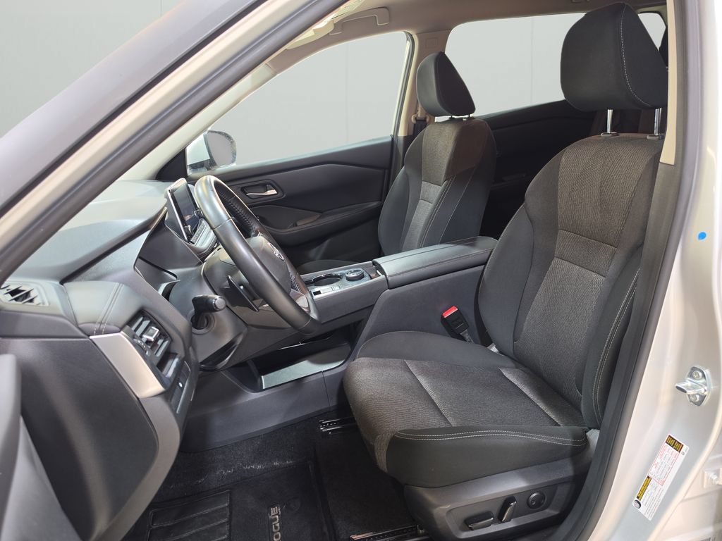 Used 2025 Nissan Rogue SV AWD/4WD image 12
