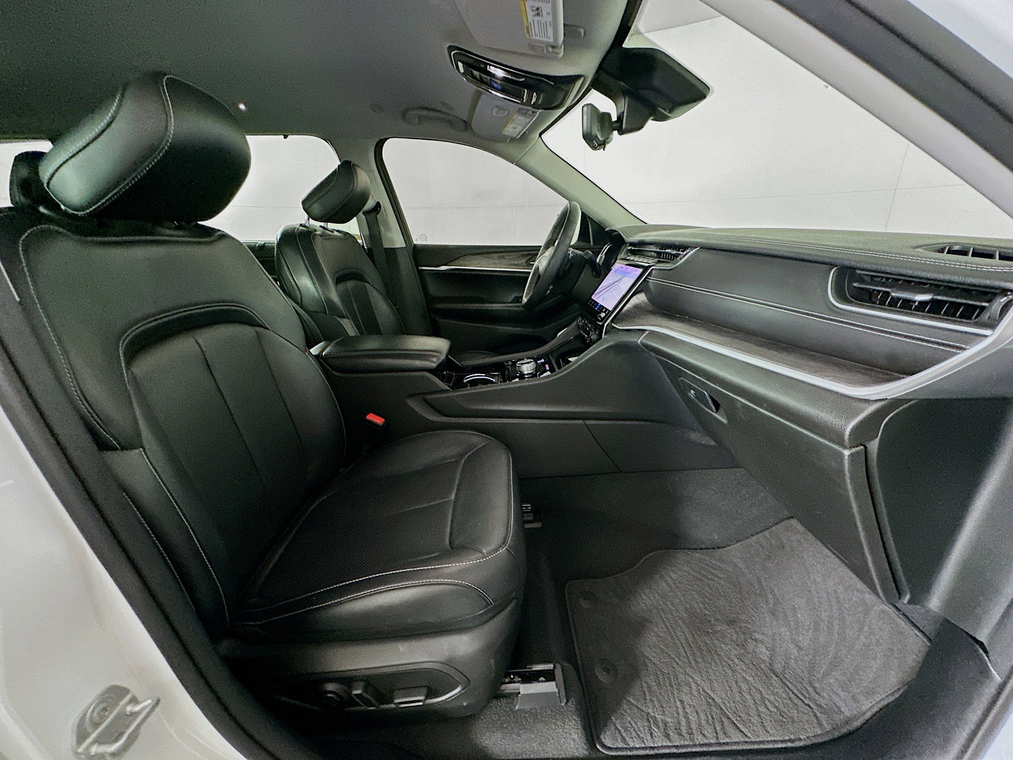 Used 2023 Jeep Grand Cherokee L Limited w/ Luxury Tech Group II image 33