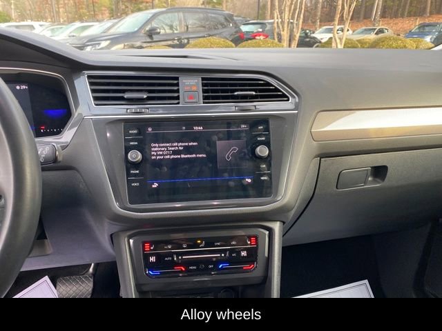 Used 2022 Volkswagen Tiguan SE image 10