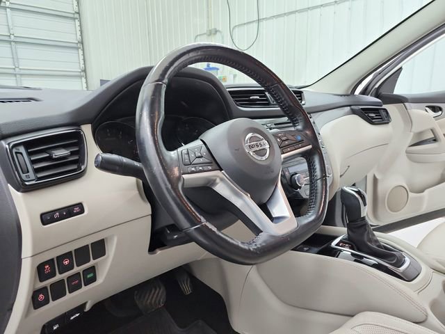 Used 2020 Nissan Rogue Sport SL w/ Premium Package image 18