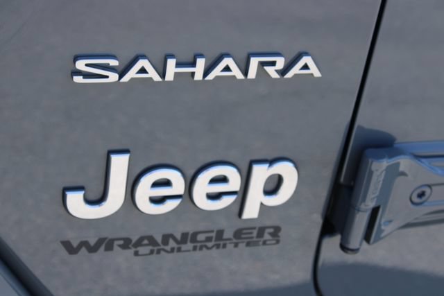 Used 2022 Jeep Wrangler Unlimited Sahara w/ Cold Weather Group AWD/4WD image 8