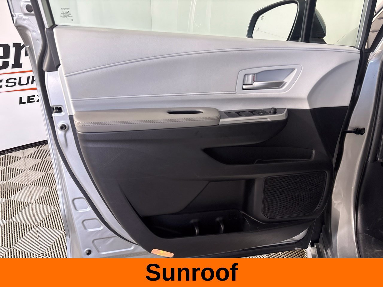Used 2025 Toyota Sienna XLE FWD image 10