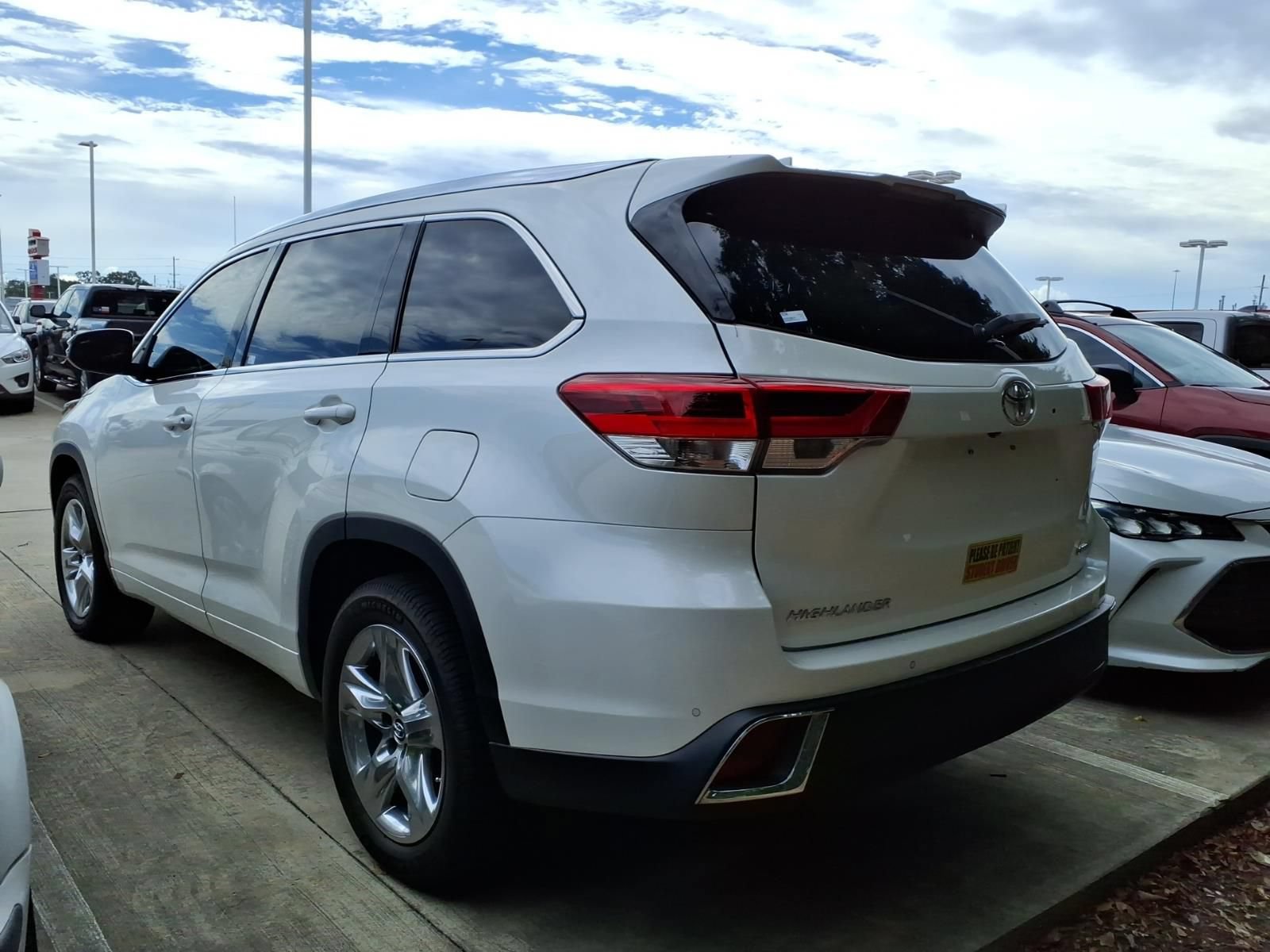 Certified 2018 Toyota Highlander Limited FWD image 2