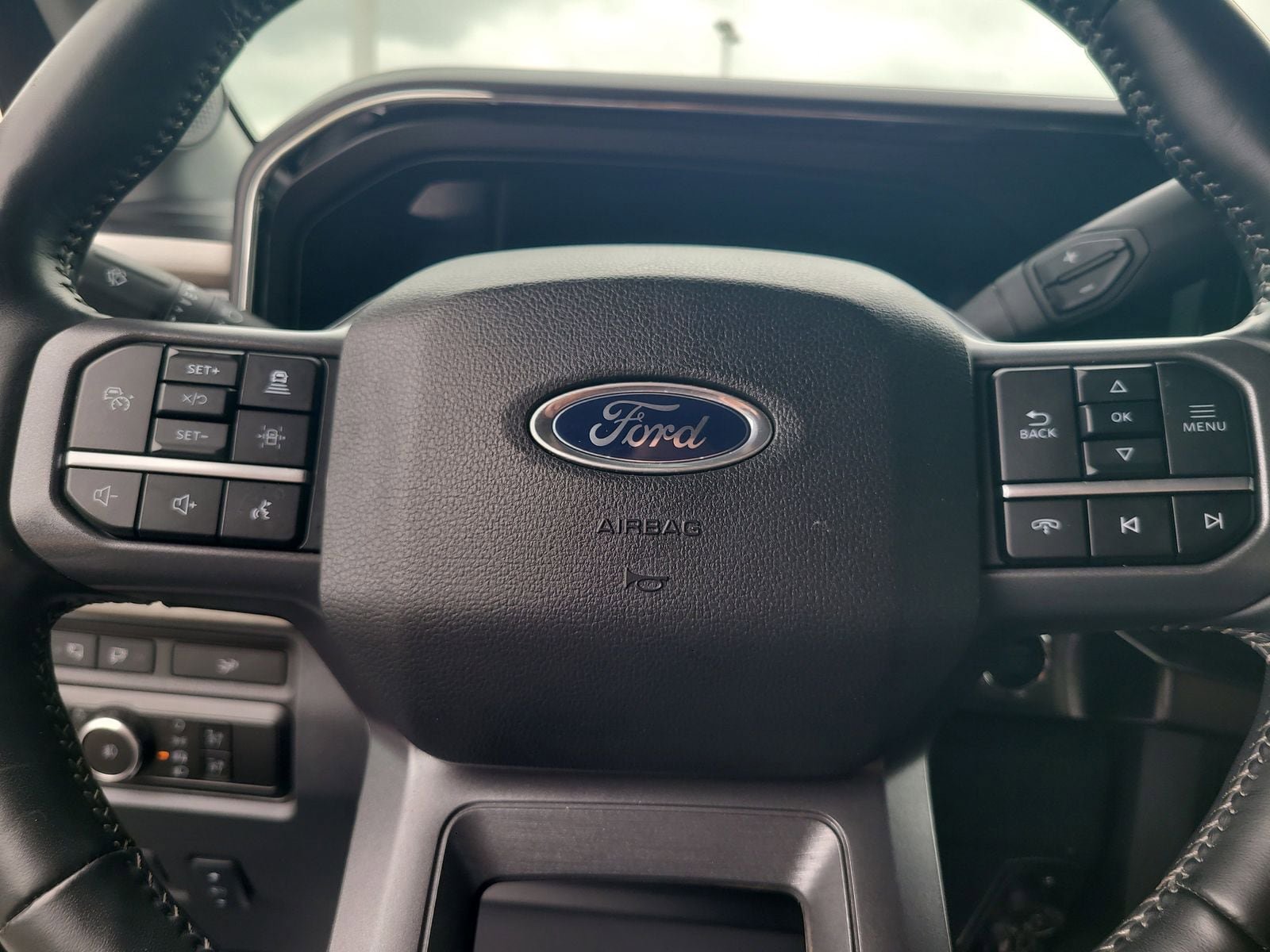 Used 2024 Ford F350 Lariat w/ Lariat Ultimate Package AWD/4WD image 13