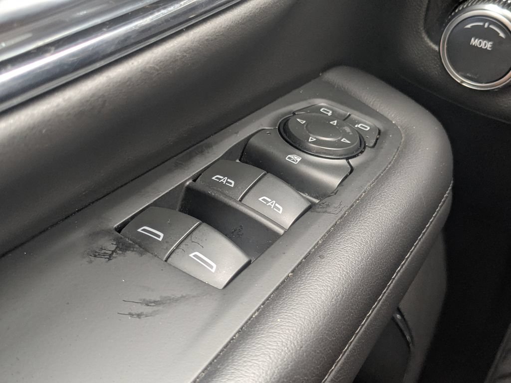 Used 2022 GMC Yukon XL SLE w/ Gmc Pro Safety Plus Package RWD image 10