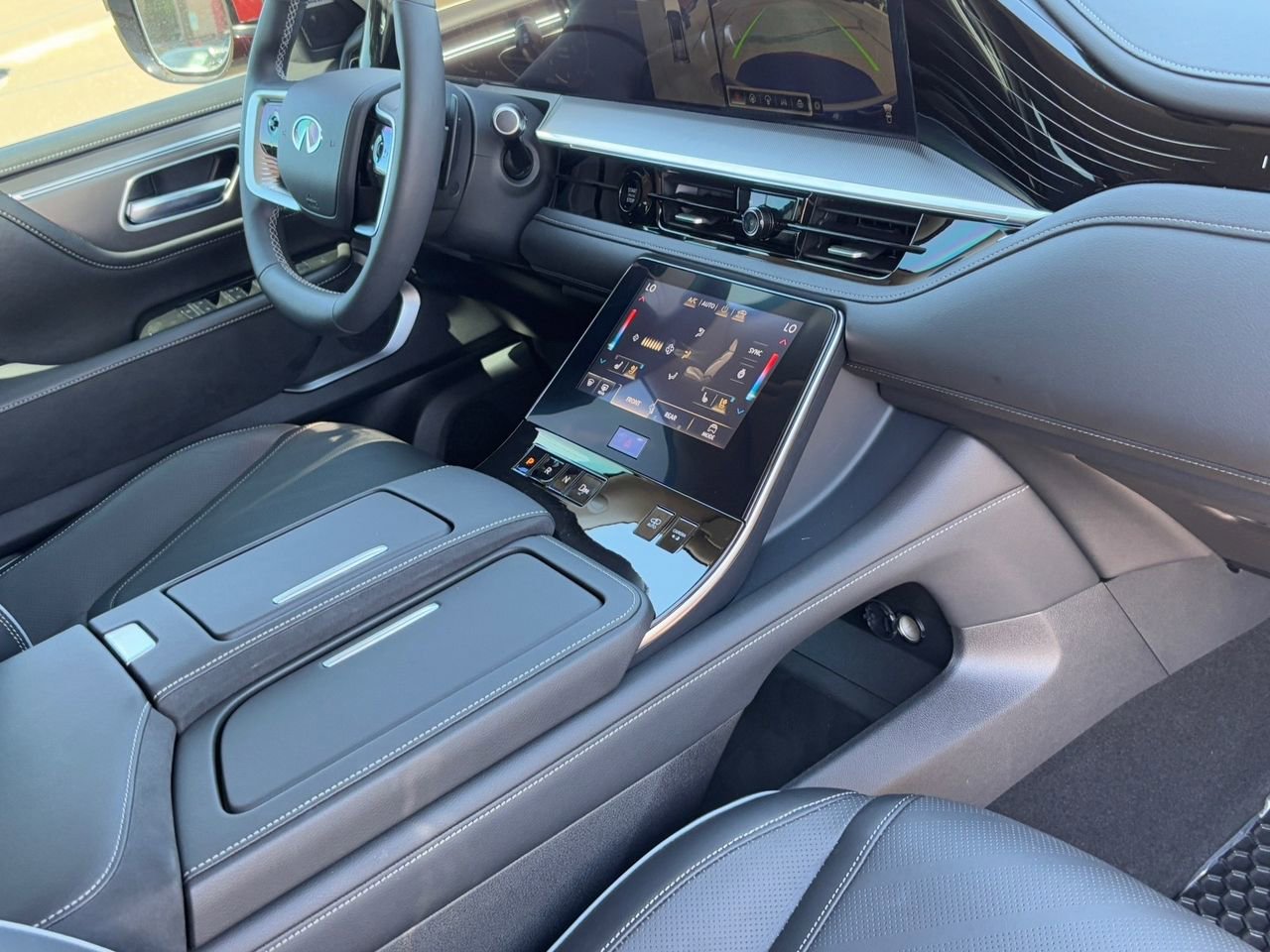 Certified 2025 INFINITI QX80 Luxe image 9