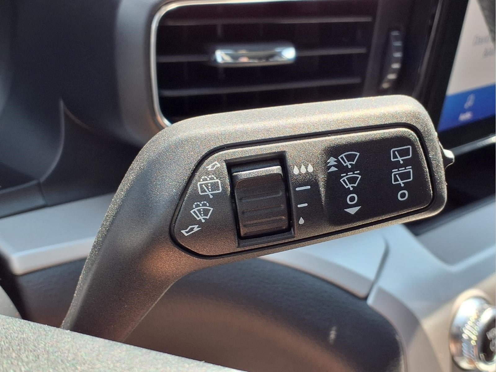 Used 2024 Ford Explorer XLT w/ Equipment Group 202A AWD/4WD image 18