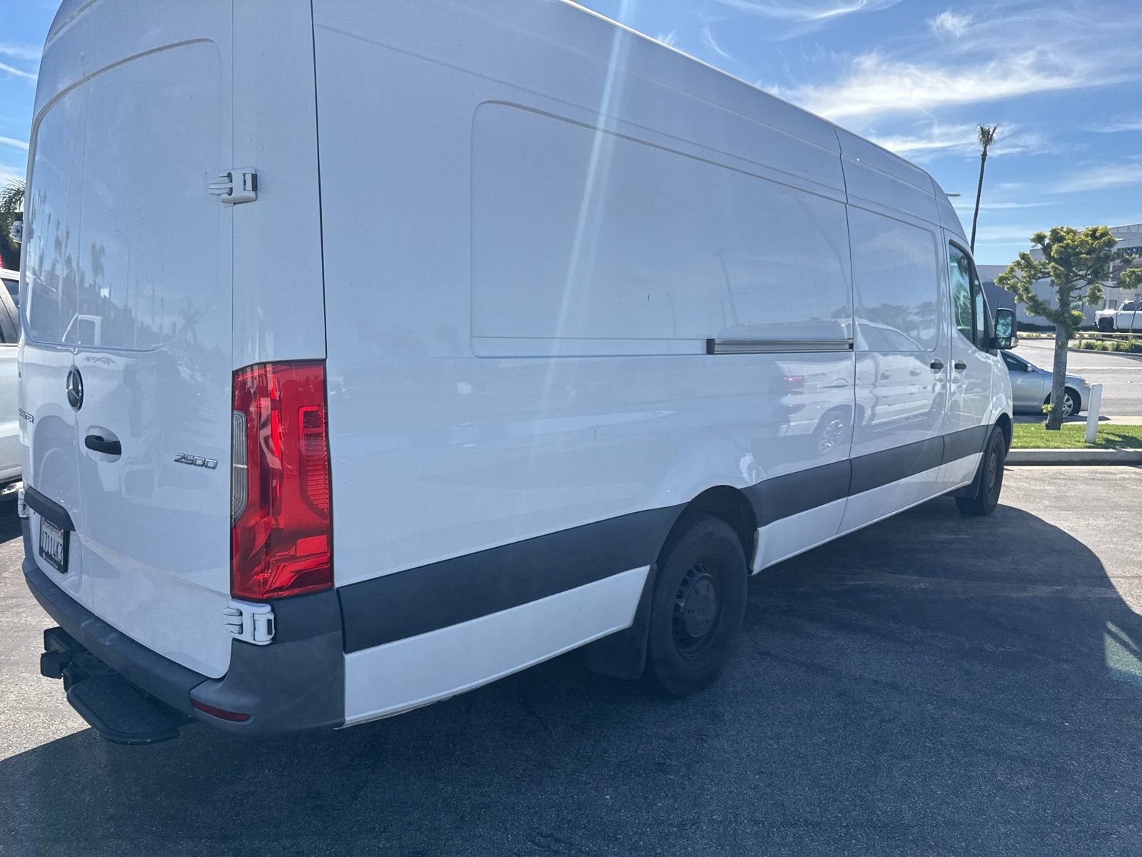 Used 2021 Mercedes-Benz Sprinter 2500 image 4