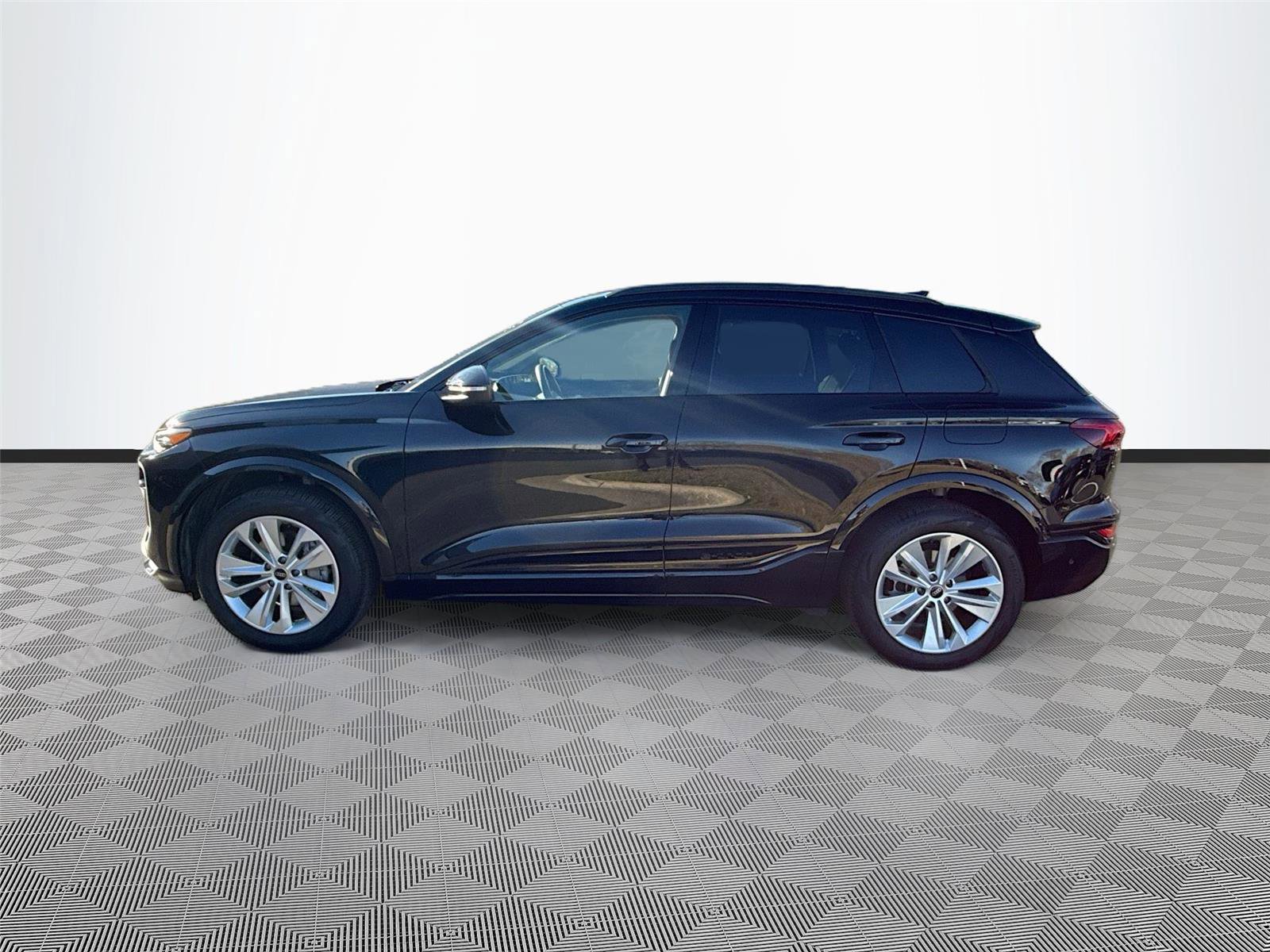 Used 2025 Audi Q6 e-tron Premium Plus w/ Premium Plus image 4