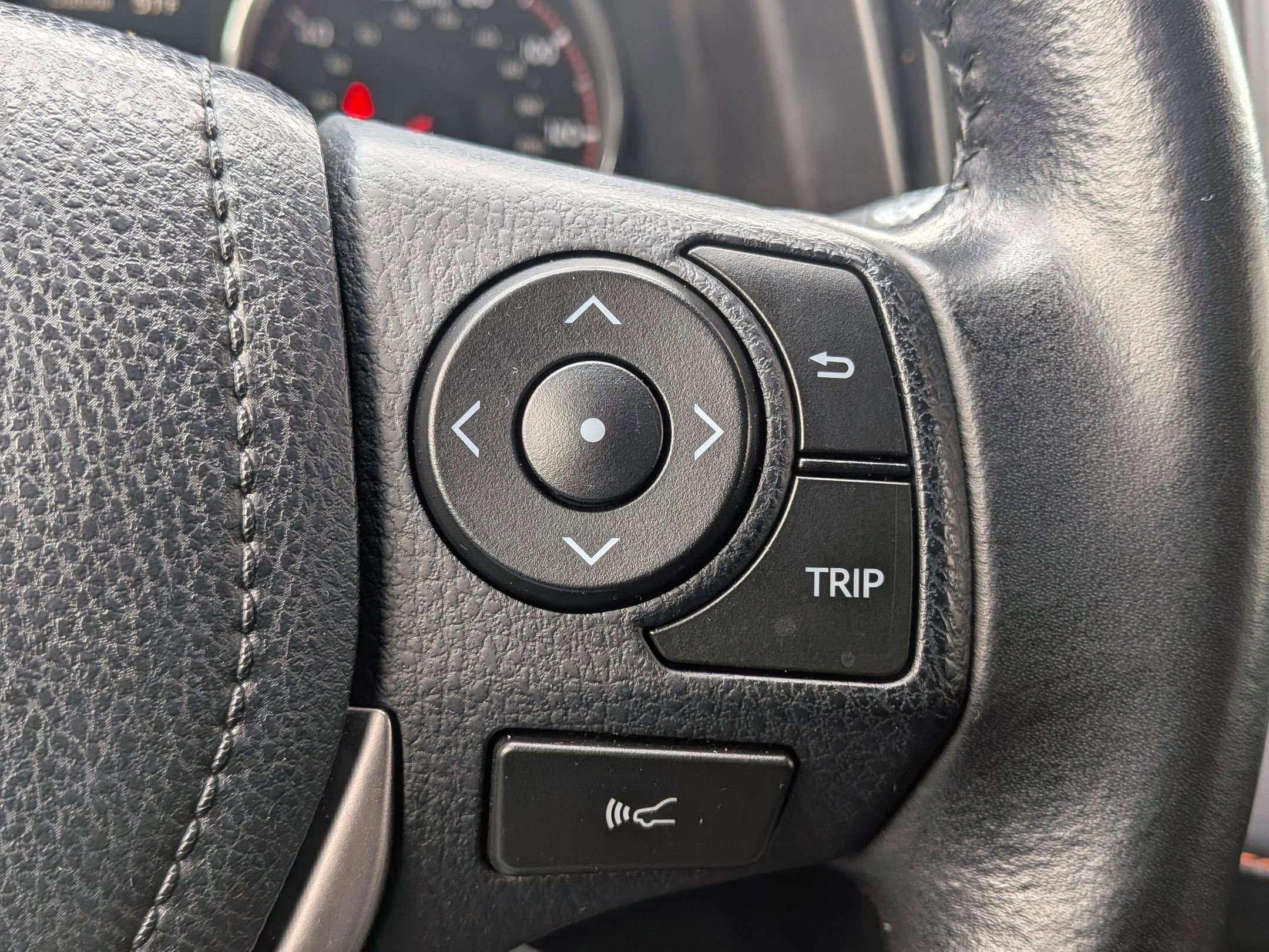 Used 2018 Toyota RAV4 SE w/ Power Extra Value Package image 16