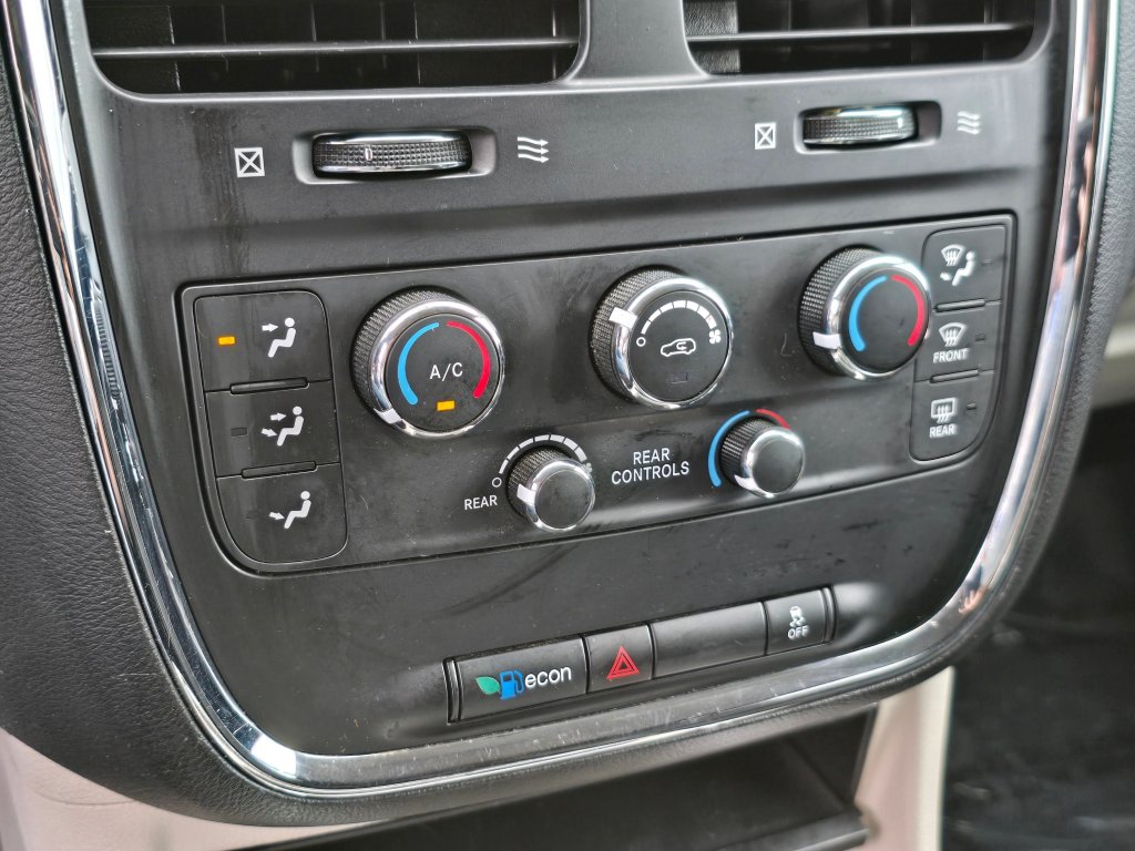 Used 2016 Dodge Grand Caravan SXT FWD image 7