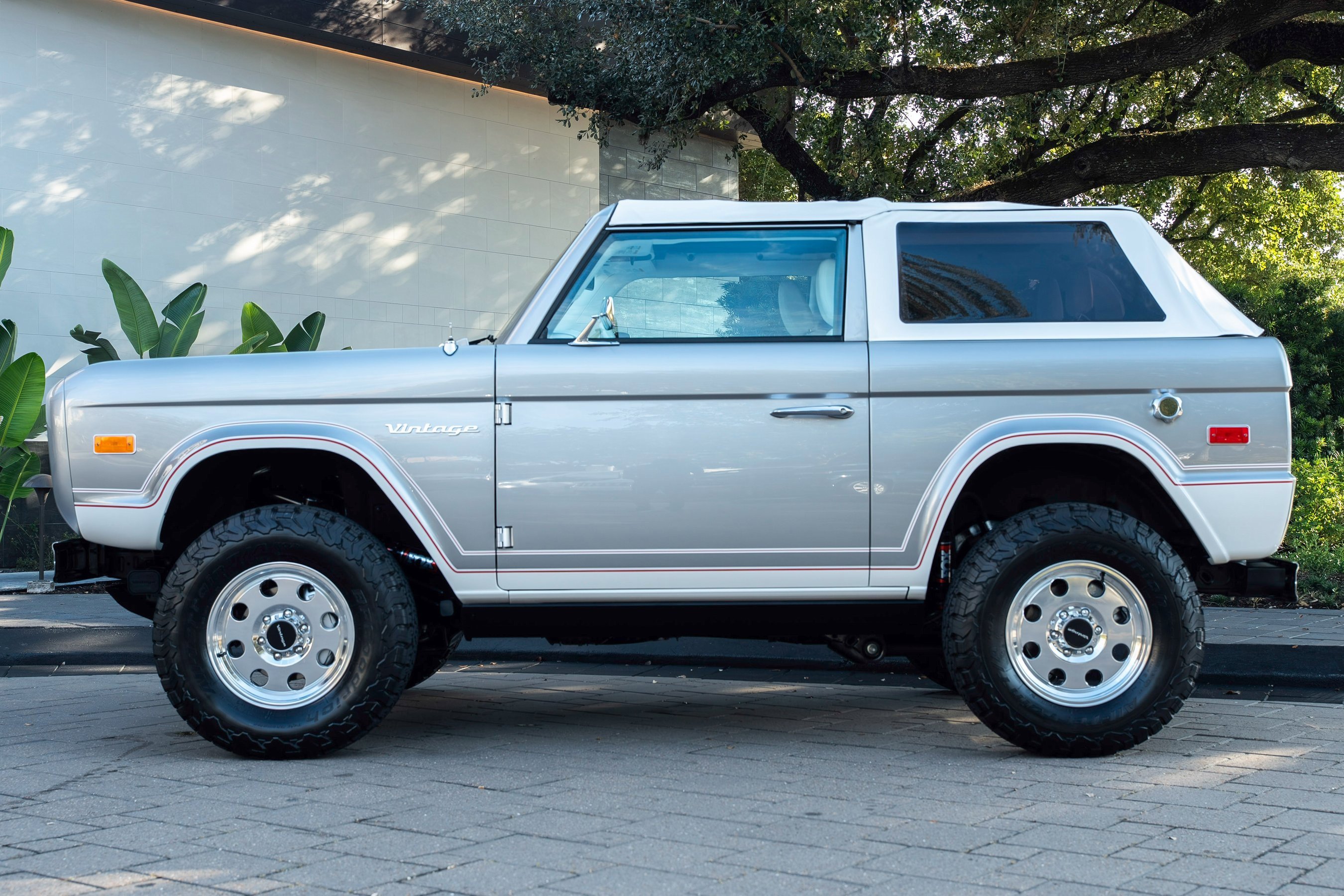Used 2025 Ford Bronco Badlands image 44