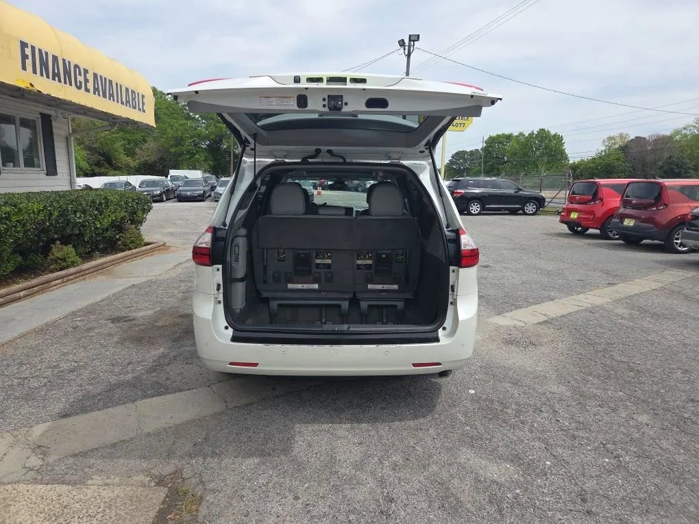 Used 2018 Toyota Sienna XLE w/ XLE Navigation Package image 18