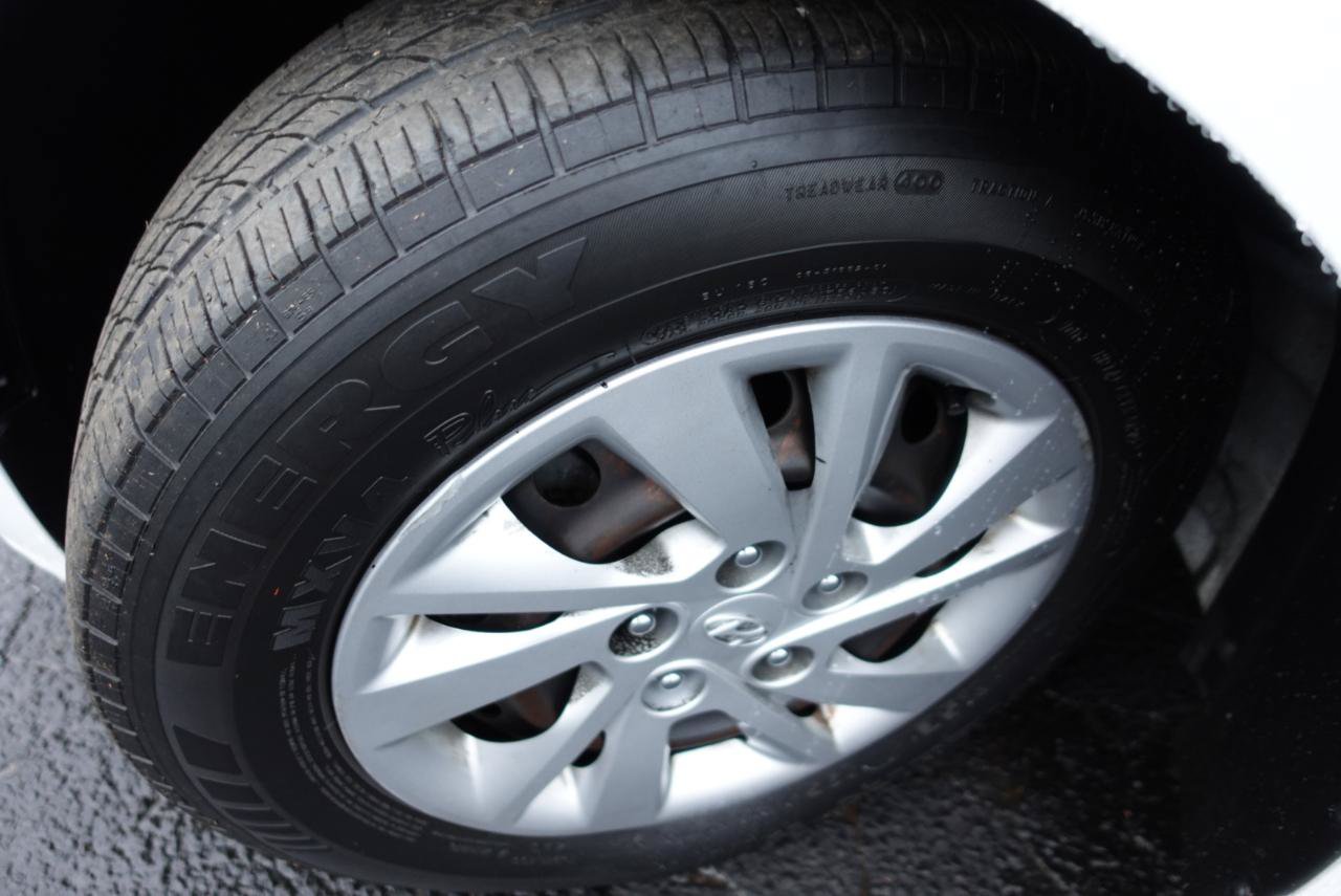 Used 2017 Hyundai Elantra SE FWD image 20