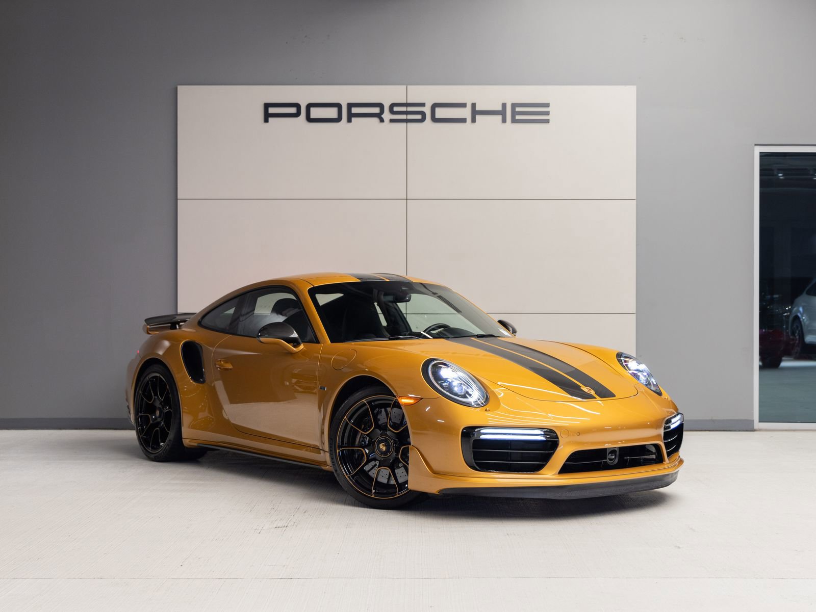 Certified 2018 Porsche 911 Turbo S image 9