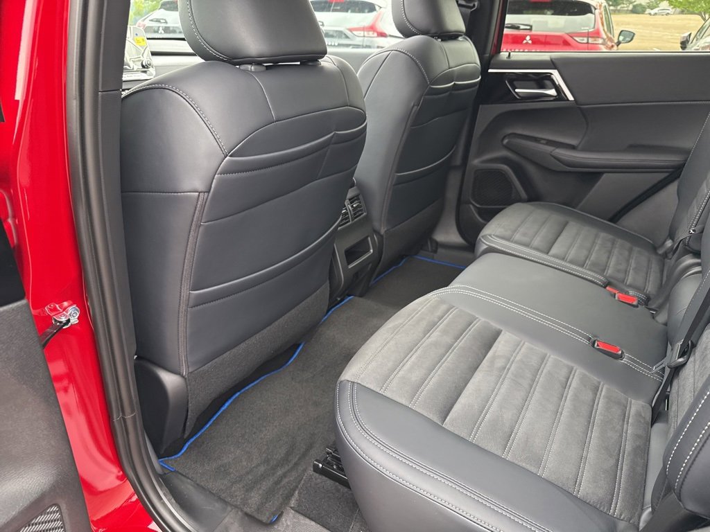New 2025 Mitsubishi Outlander SE image 19