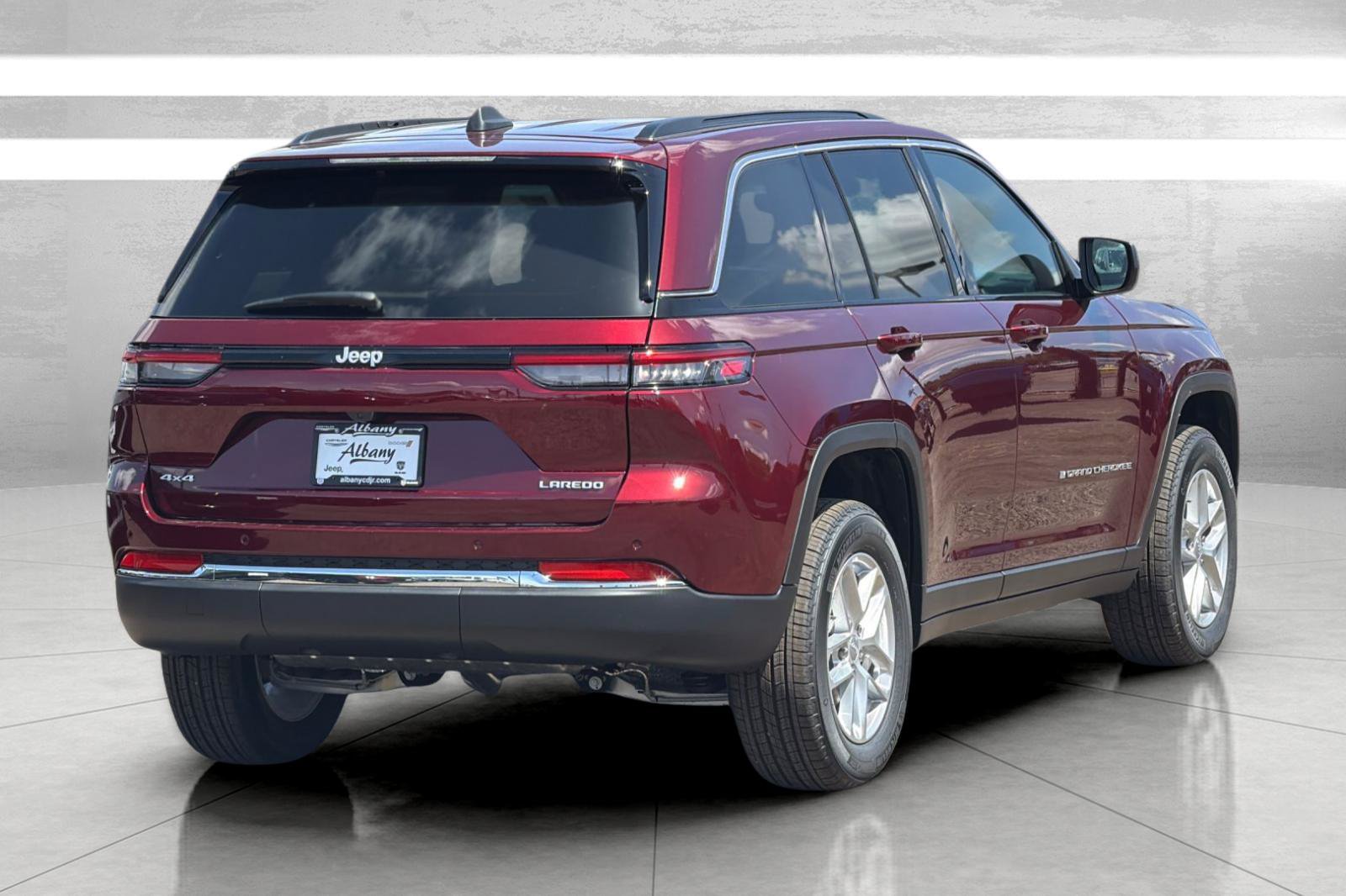 New 2026 Jeep Grand Cherokee Laredo w/ Trailer Tow Package AWD/4WD image 5