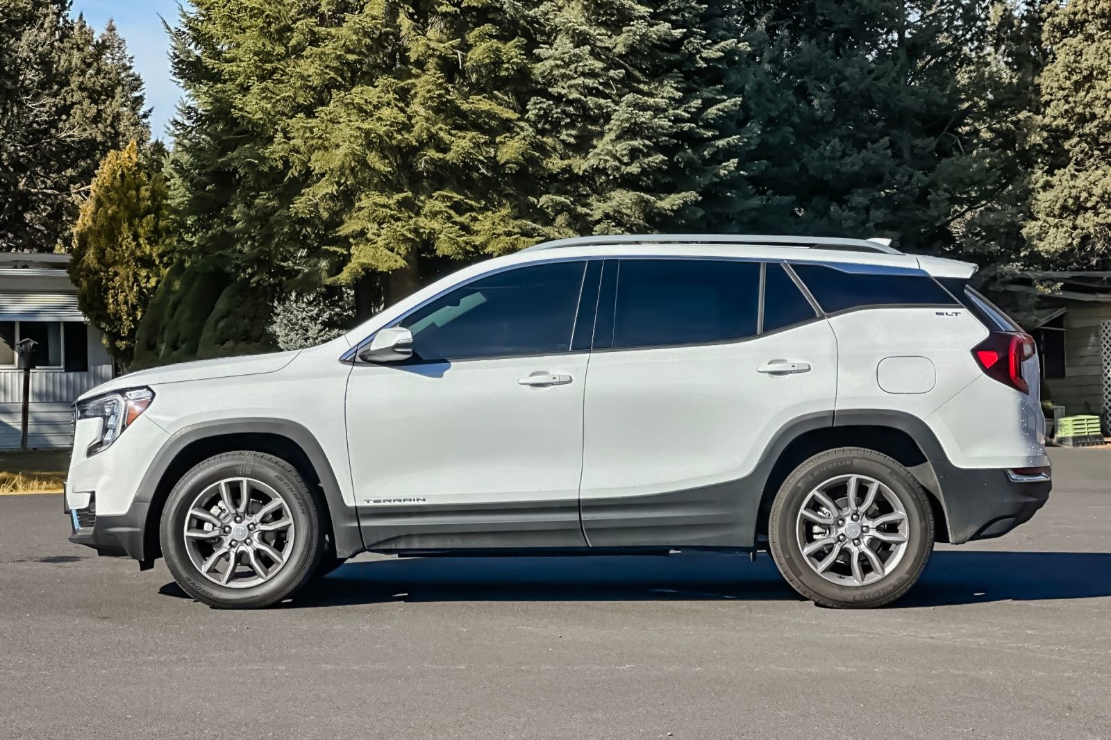 Used 2024 GMC Terrain SLT image 8