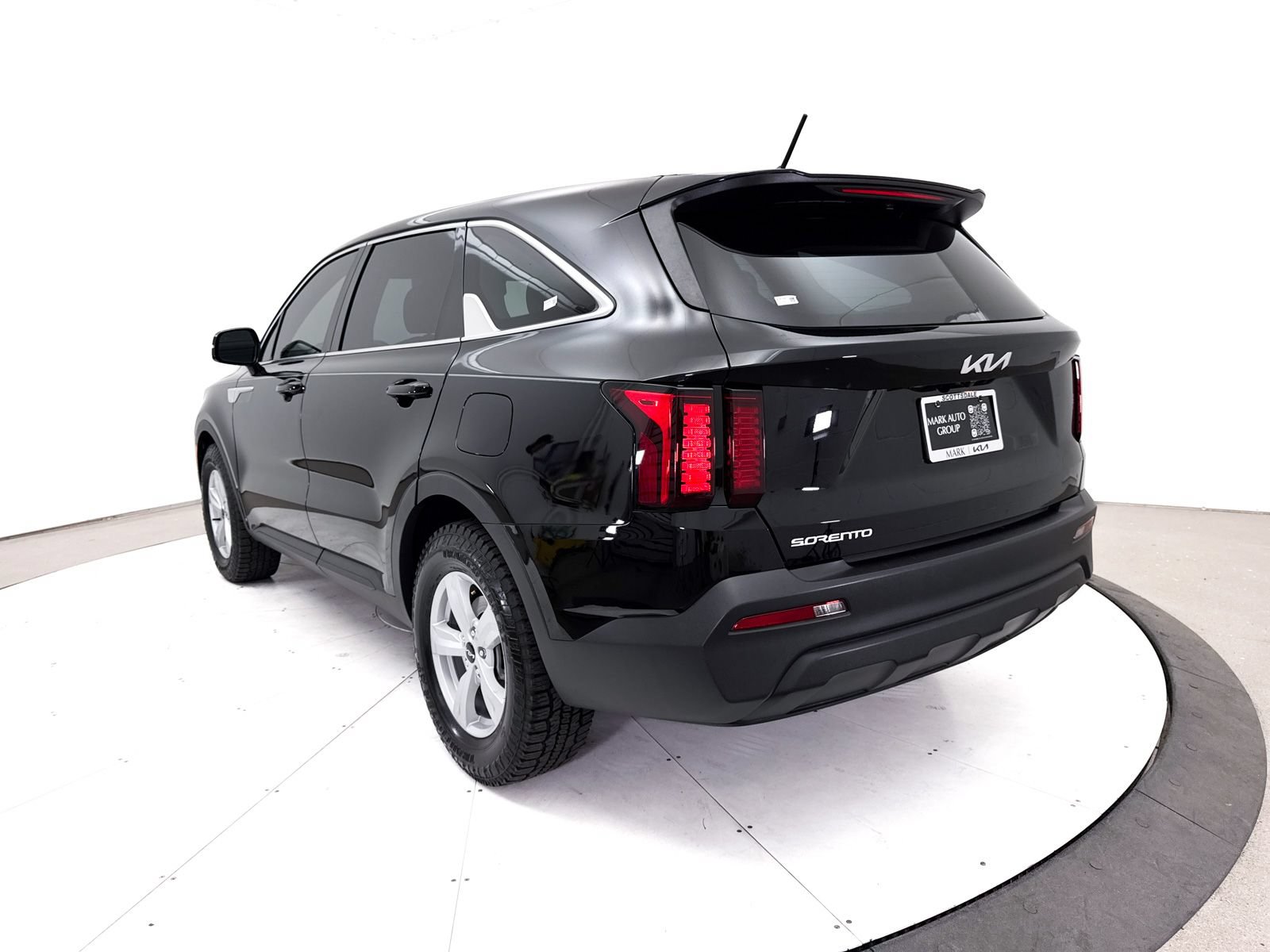 Certified 2023 Kia Sorento LX FWD image 16