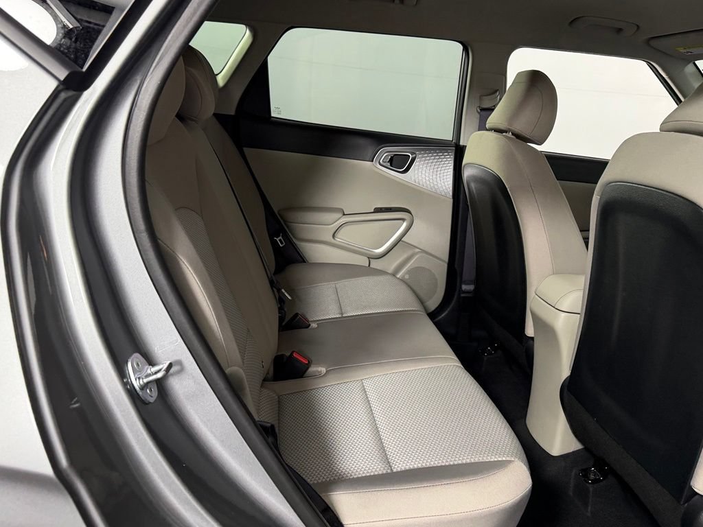 Used 2025 Kia Soul LX w/ LX Technology Package FWD image 20