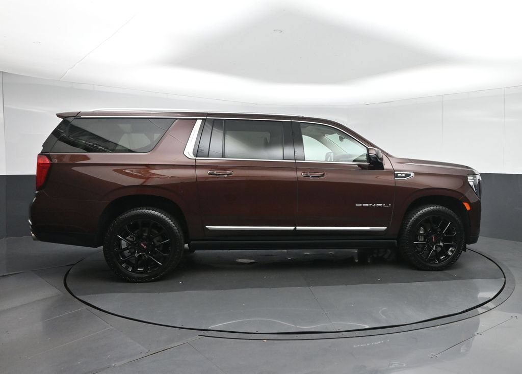Used 2023 GMC Yukon XL Denali AWD/4WD image 8