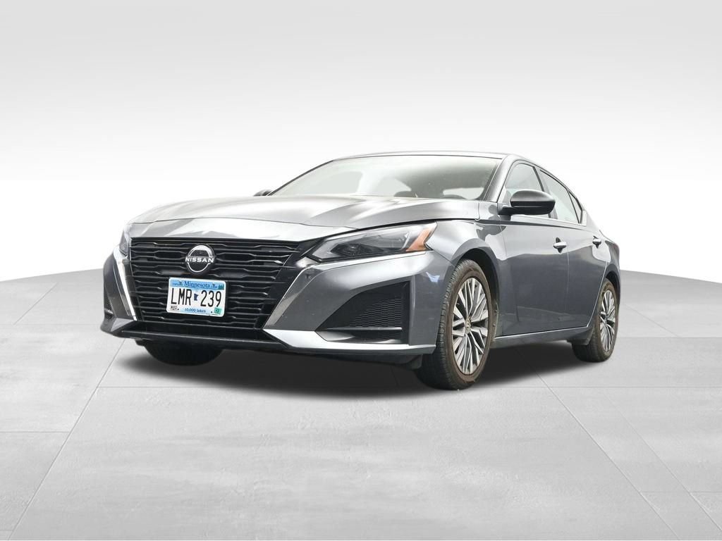 Used 2024 Nissan Altima 2.5 SV FWD image 9