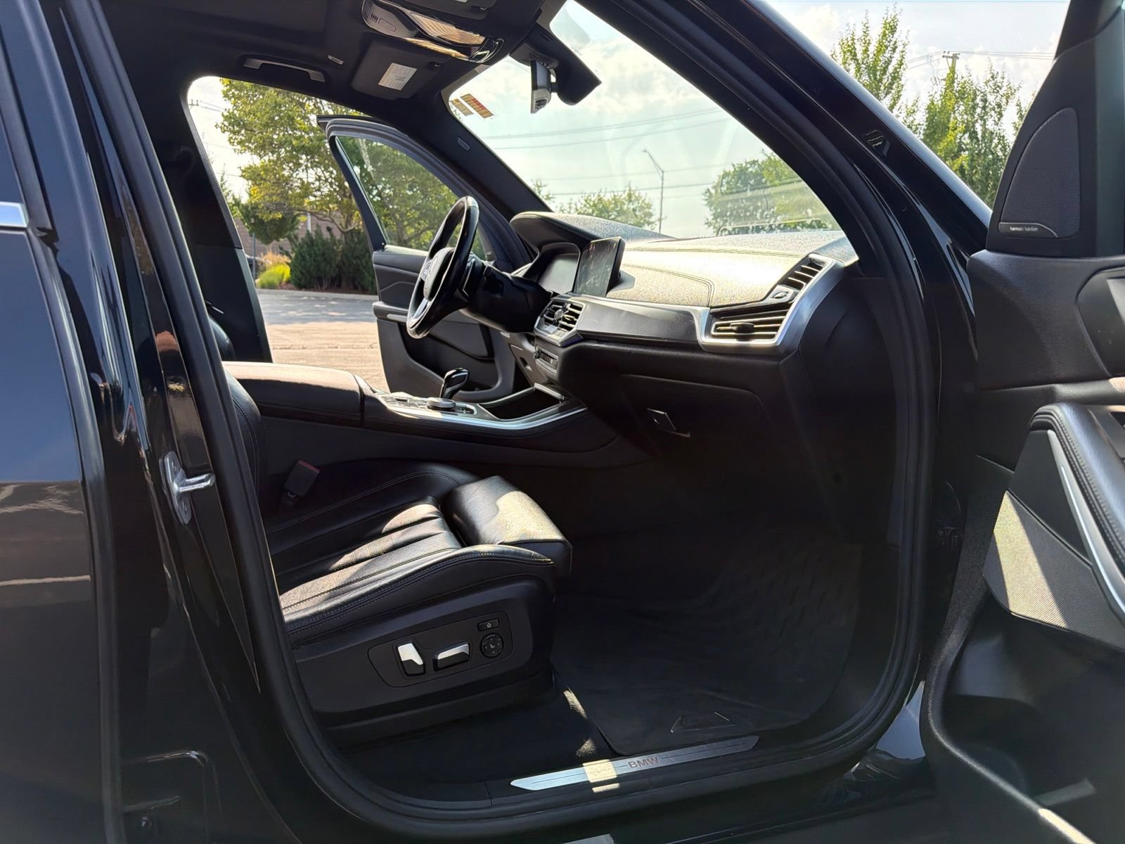 Used 2020 BMW X5 xDrive40i w/ Convenience Package AWD/4WD image 16