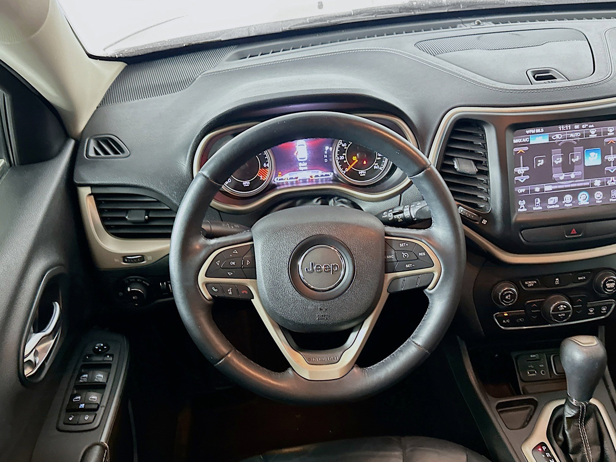 Used 2015 Jeep Cherokee Limited image 17