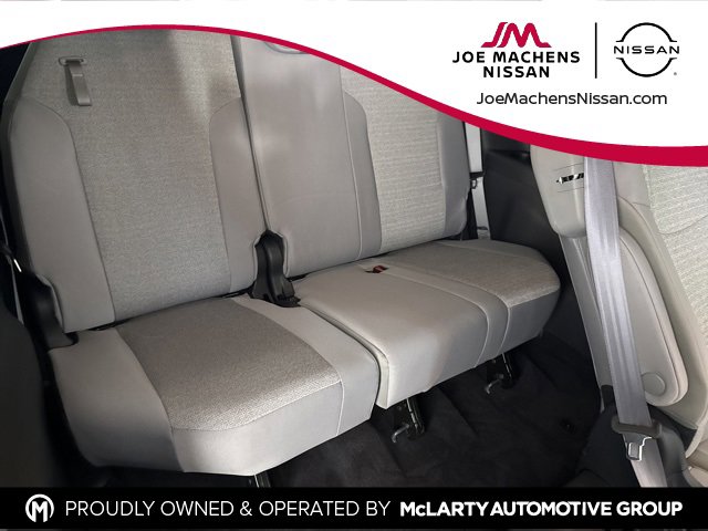 Used 2025 Toyota Sienna LE image 24