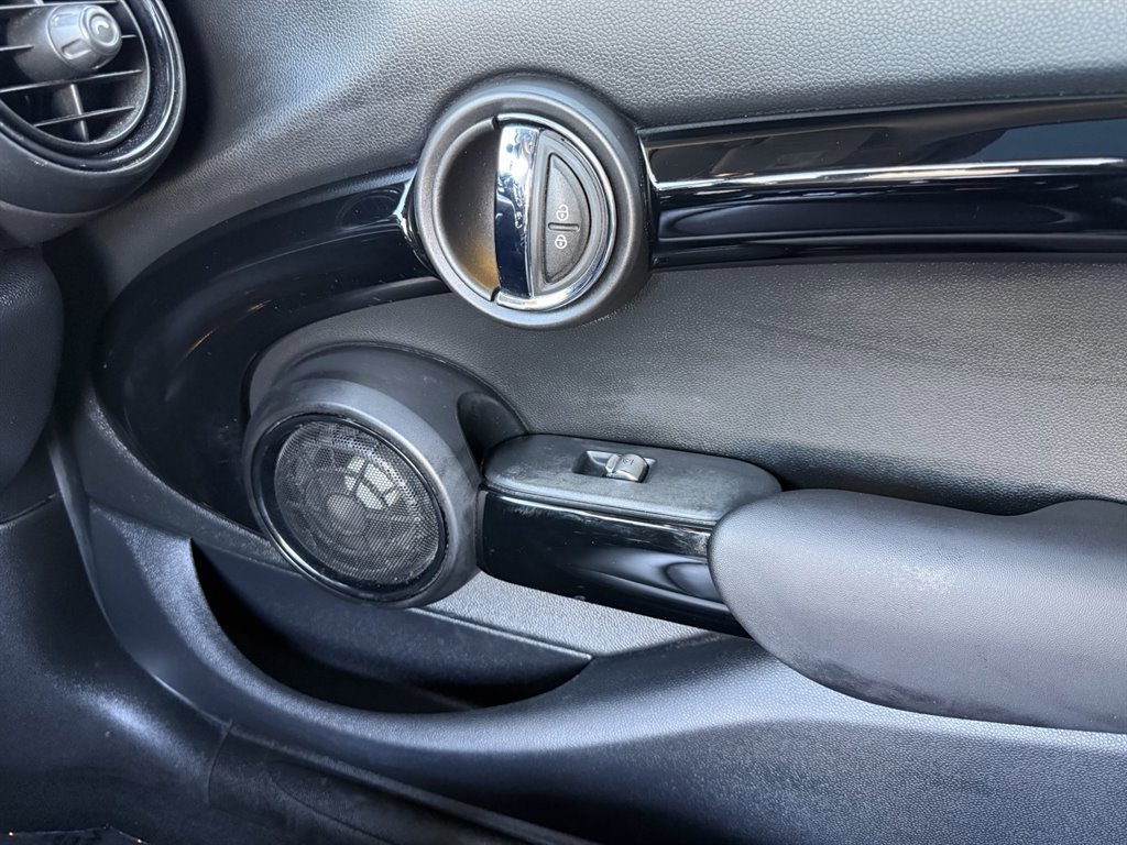 Used 2019 MINI Cooper 4-Door Hardtop FWD image 28