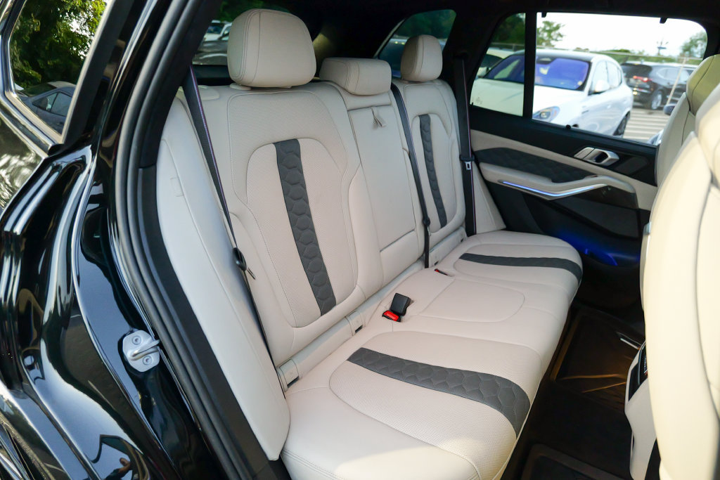 Used 2024 BMW X5 M Competition w/ Executive Package AWD/4WD image 32