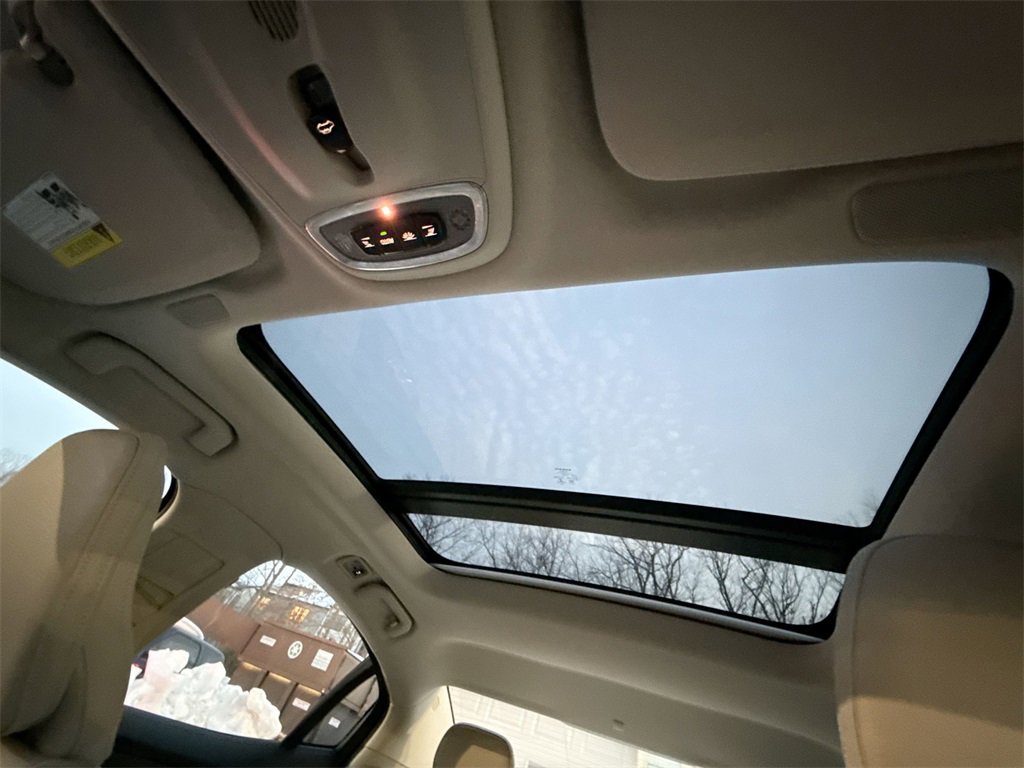 Used 2021 Volvo S60 T5 Momentum w/ Premium Package image 16